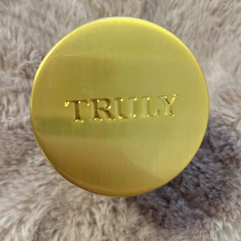 Truly Berry Cheeky Clearing Butt Polish - Picture 3 of 3